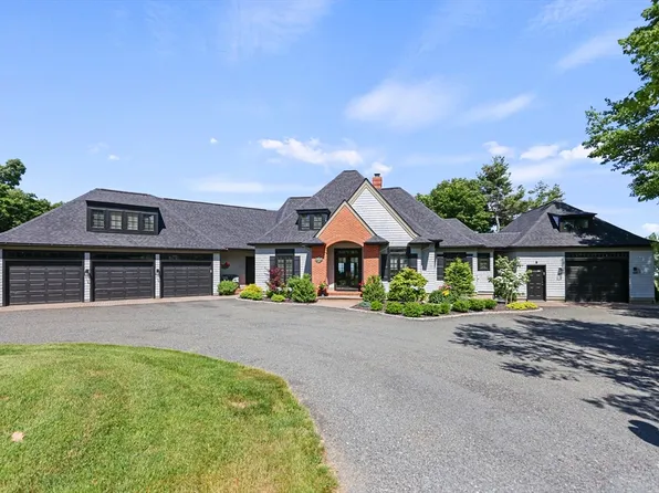 18 North St, Blandford, MA 01008