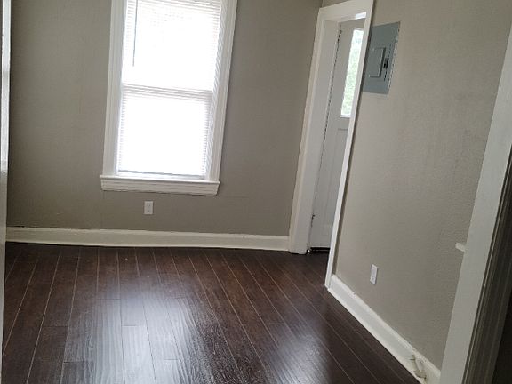5th image of 209 E Rosewood Ave #6