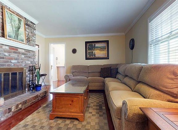 3rd image of 205 Norfolk Dr