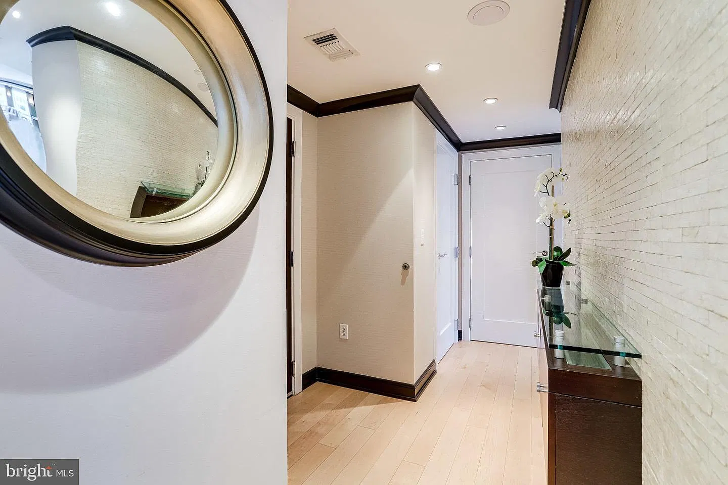 2 bed, 2.5 bath, 1232 sqft, $5,250 — Photo 3