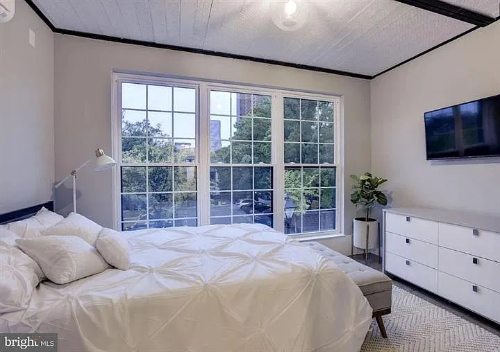 1 bed, 550 sqft, $1,700 — Photo 2