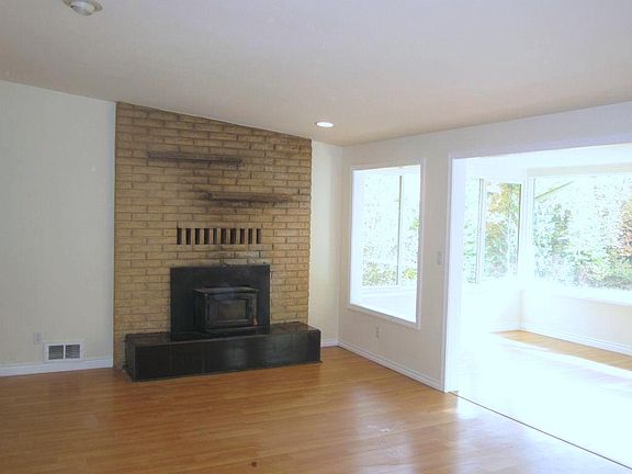 2nd image of 16161 Cassie Pl NW