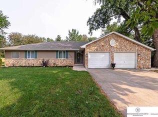 7220 Pratt St, Omaha, NE 68134