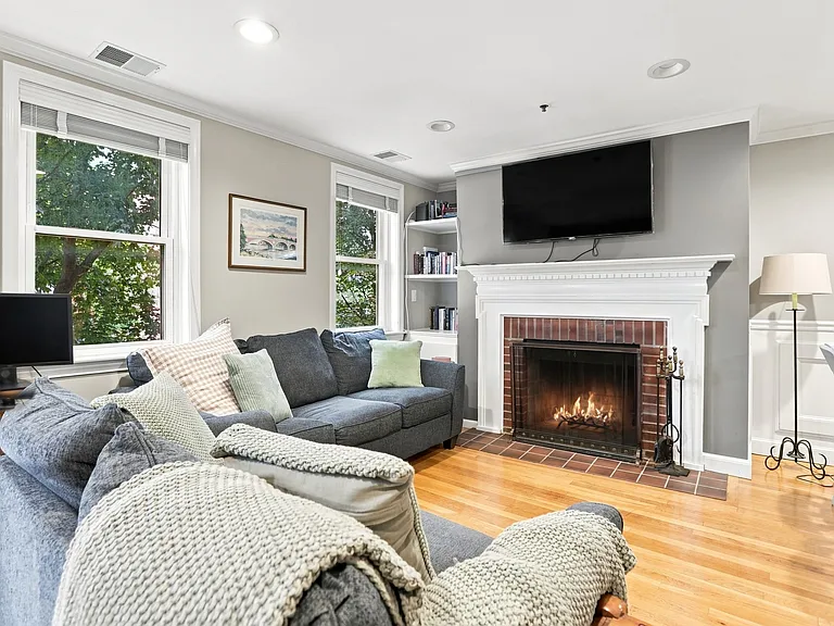21 Main St #C — Photo 1