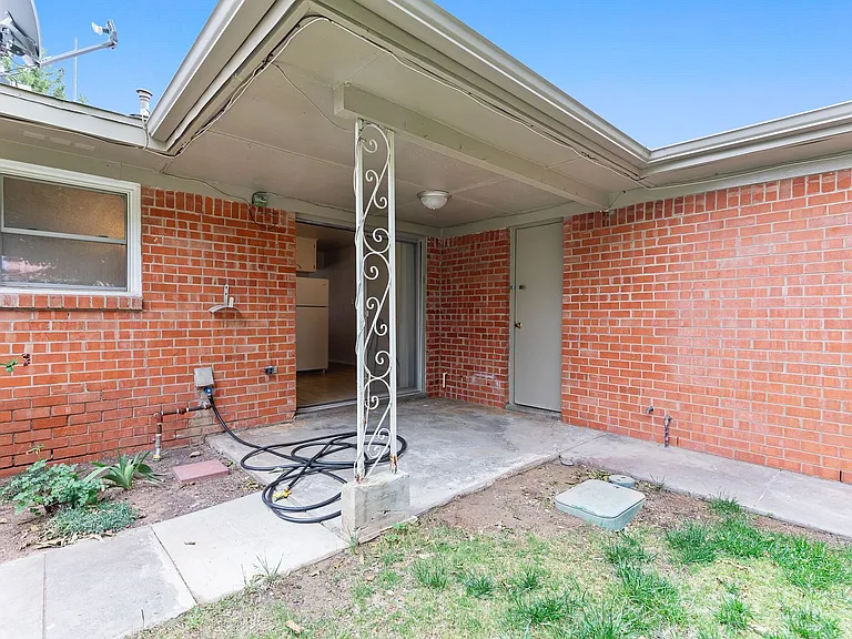 1405 Oregon Ave #B — Photo 2