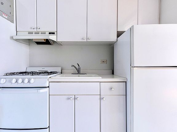 5th image of 108 E 38th St APT 808