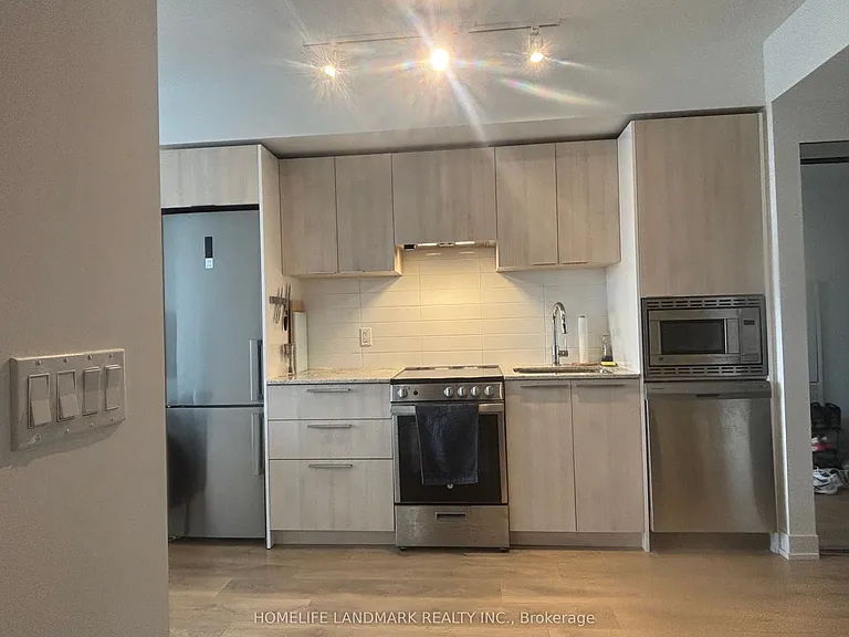 18 Maitland Ter E — Photo 9