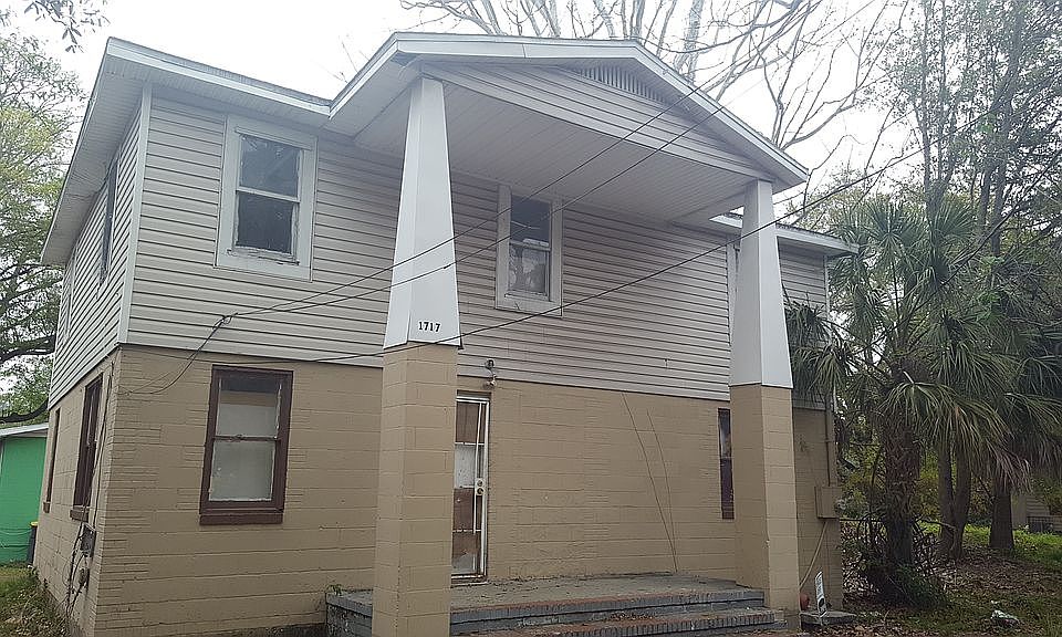 1st image of 1717 McQuade St