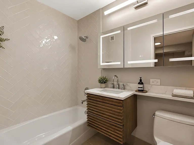776 6th Ave #32I — Photo 3