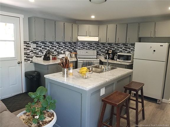 3rd image of 624 Mascarene Rd