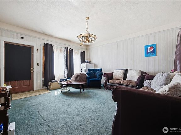 2nd image of 802 S 11th Avenue