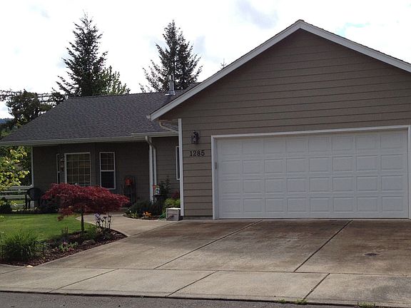Front exterior w/double car garage