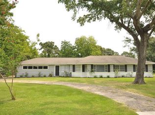 304 Holly Dr, Baytown, TX 77520