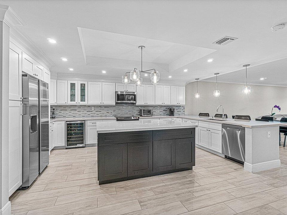 1st image of 6253 Graycliff Dr APT B