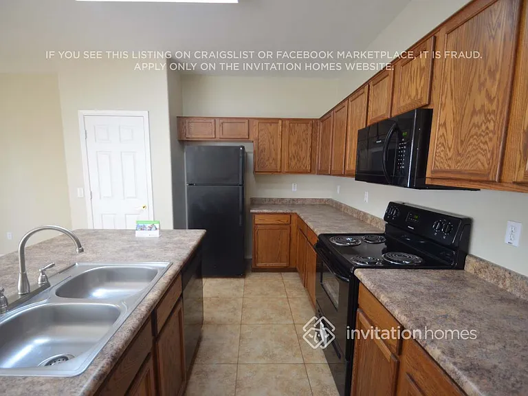 6417 S 23rd Dr — Photo 4