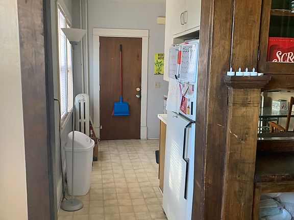 5th image of 818 University Ave SE #2