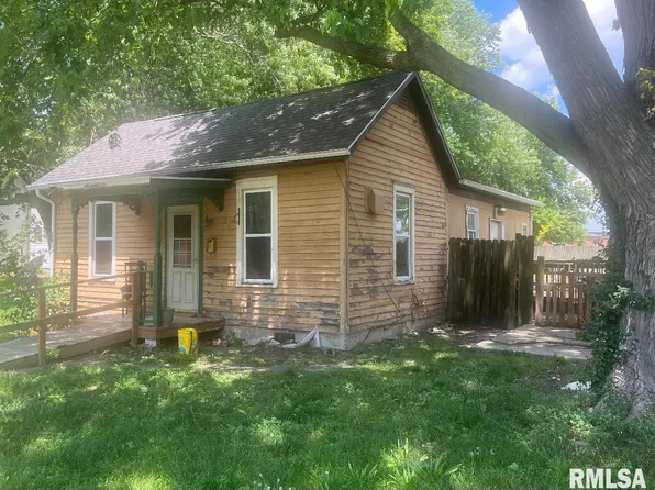 315 W Hill St, Virden, IL 62690