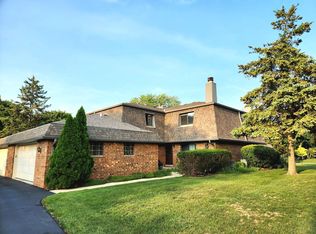 8177 S Forest Hills Cir, Franklin, WI 53132