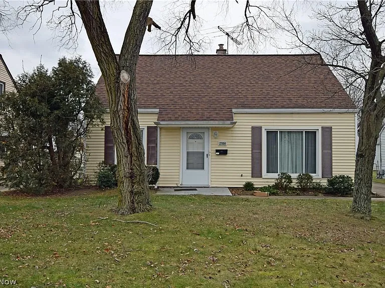 27050 Drakefield Ave — Photo 22