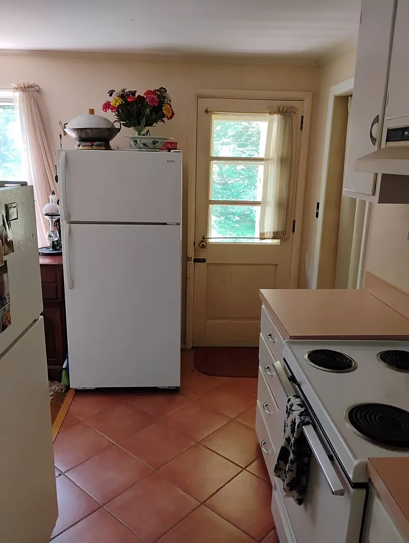 Spacious Furnished 3-4 Bedroom Home Near Dartmouth — Photo 3