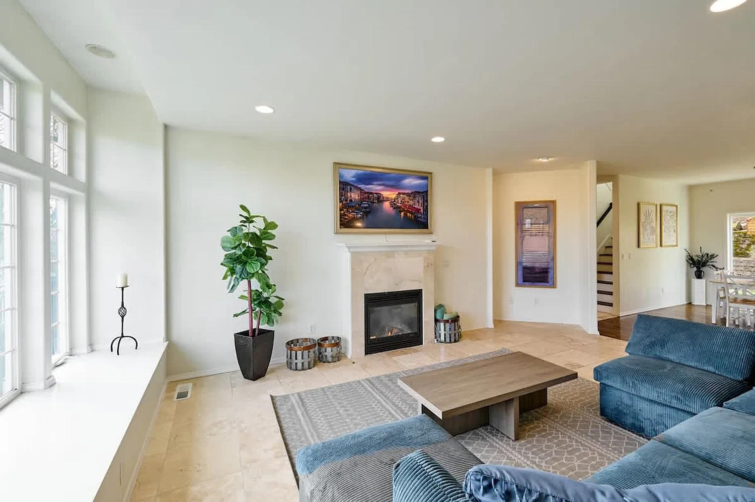 5 bed, 4.0 bath, 3595 sqft, $8,199 — Photo 2