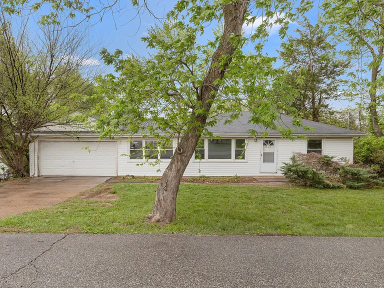 9866 Nolte Ave — Photo 5