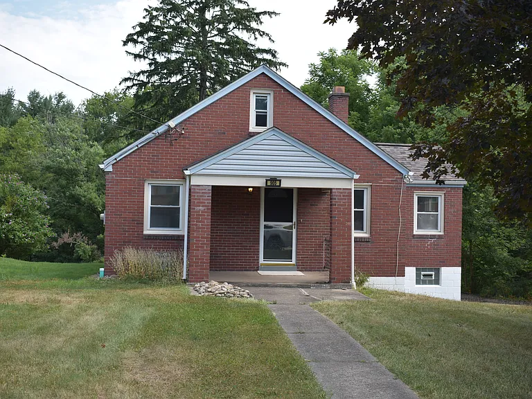 905 Burchfield Rd — Photo 1