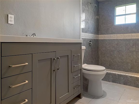 5th image of 128 Roman Cir