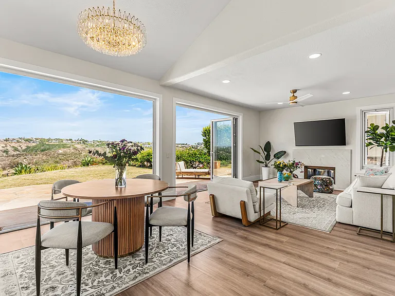 1807 Amalfi Dr — Photo 42