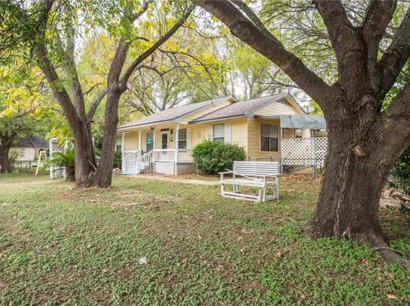 1301 NE 2nd St, Smithville, TX 78957