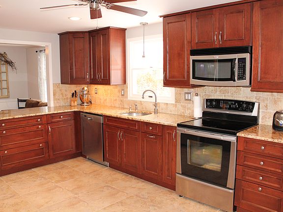 2nd image of 31 Francisco Dr