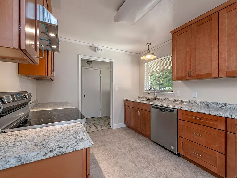 4517 Catalina Dr — Photo 3