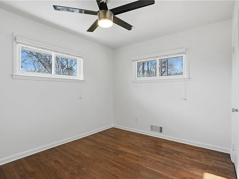 2467 Elmwood Cir SE — Photo 28