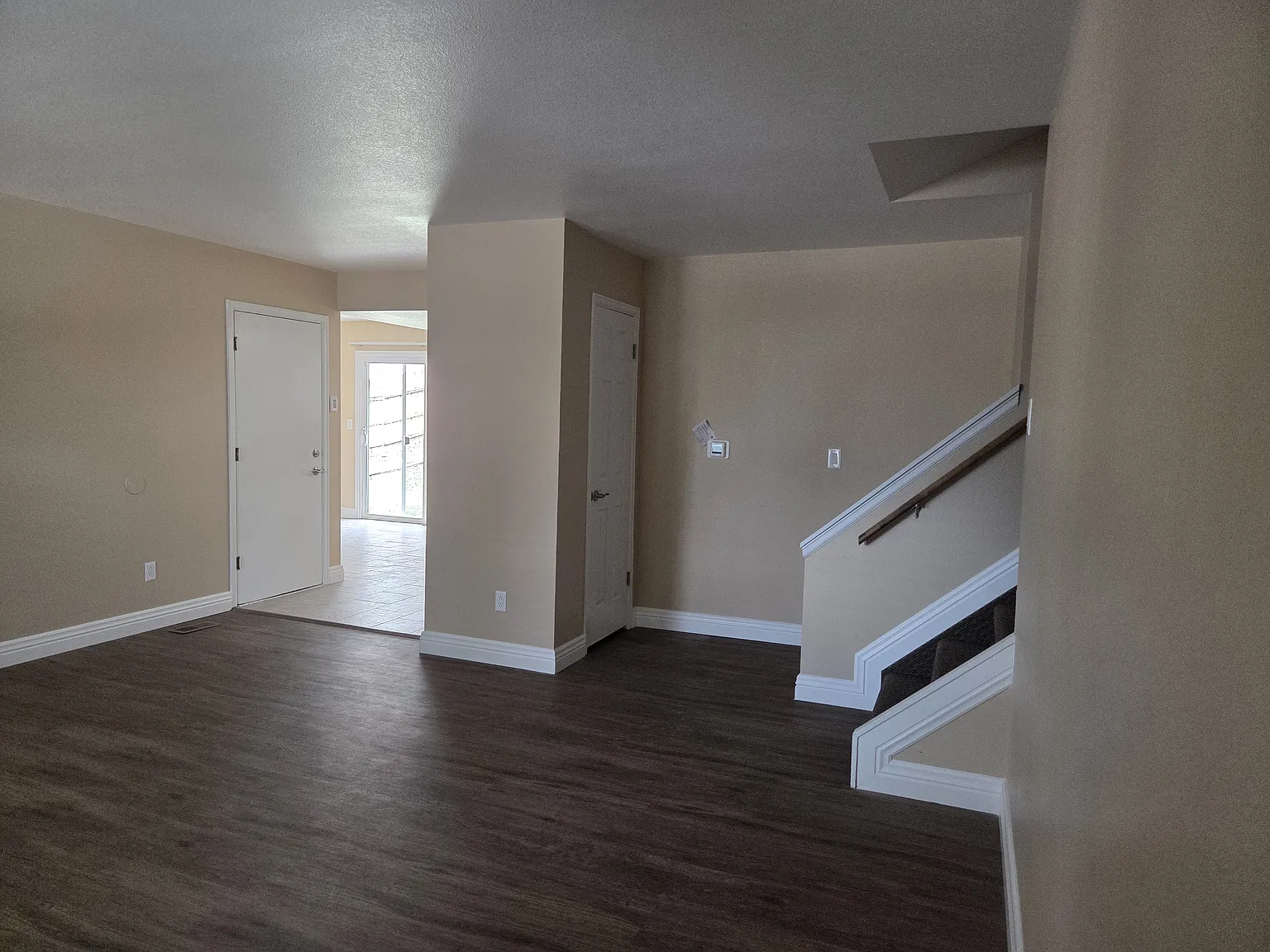 4 bed, 1984 sqft, $2,600 — Photo 2