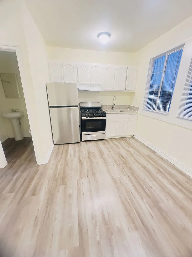 2 bed, 1.0 bath, 525 sqft, $2,150 — Photo 1