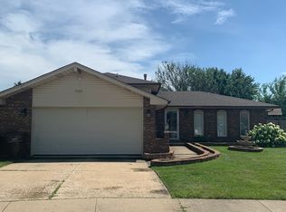 7035 Brementowne Rd, Tinley Park, IL 60477