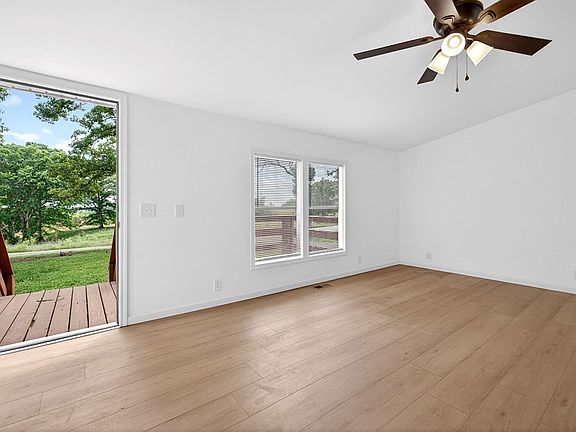 3rd image of 1437 Jefferson Rd