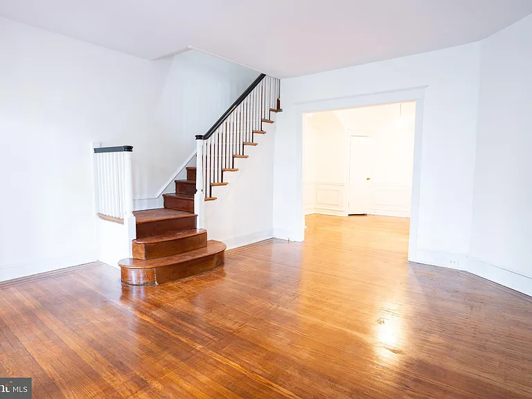 5453 W Montgomery Ave — Photo 3