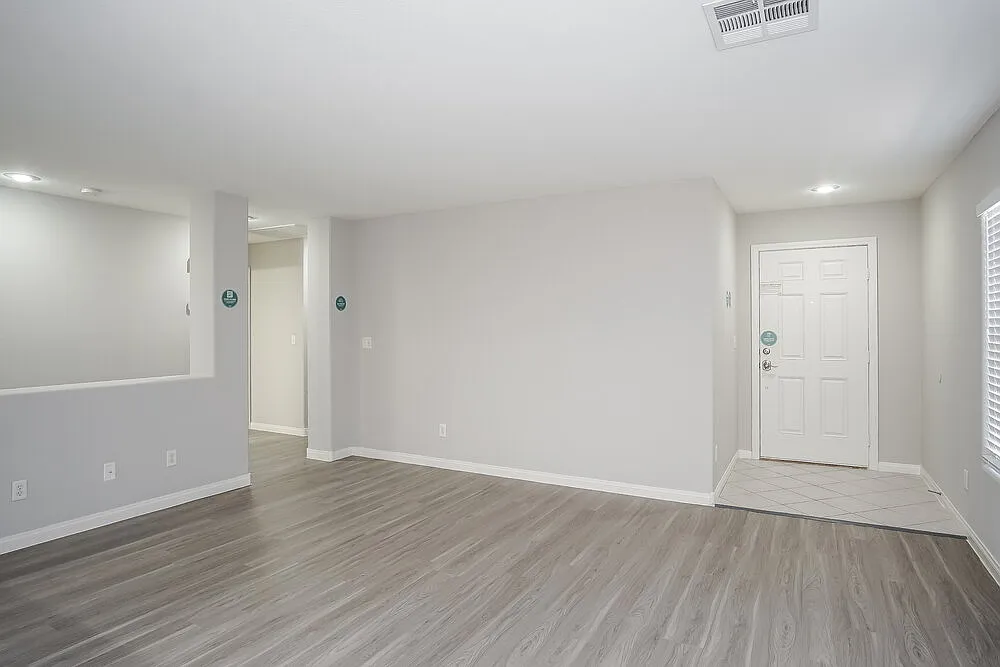 3 bed, 2.0 bath, 1261 sqft, $2,075 — Photo 4