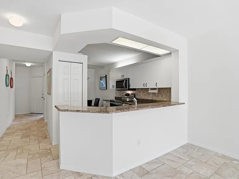 2460 Old Groves Rd #E-102 — Photo 4