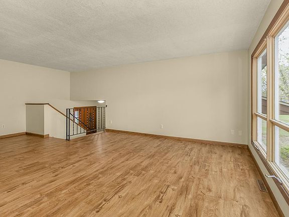 5th image of 12405 Tamarack St NW