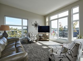 2560 Quadra St #201, Victoria, BC V8T0C4