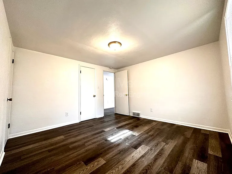 639 S Crysler Ave #E — Photo 5