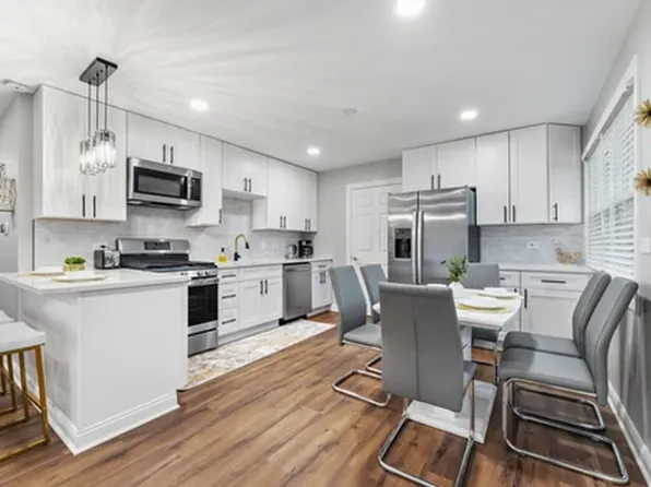 3712 Wren Ln, Rolling Meadows, IL 60008