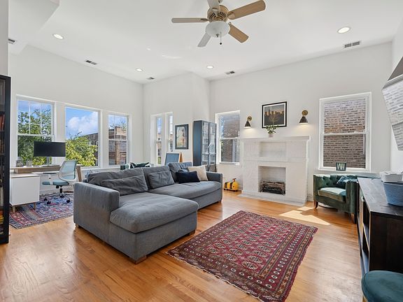 2nd image of 3017 W Leland Ave APT 3E