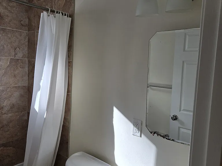 2218 Chester St SE — Photo 17