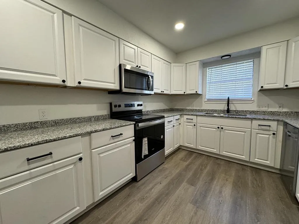 3910 Shallow Ford Rd — Photo 2