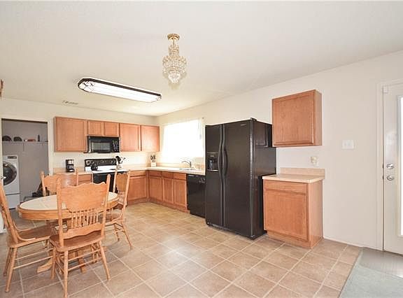 4th image of 145 Jefferson Dr