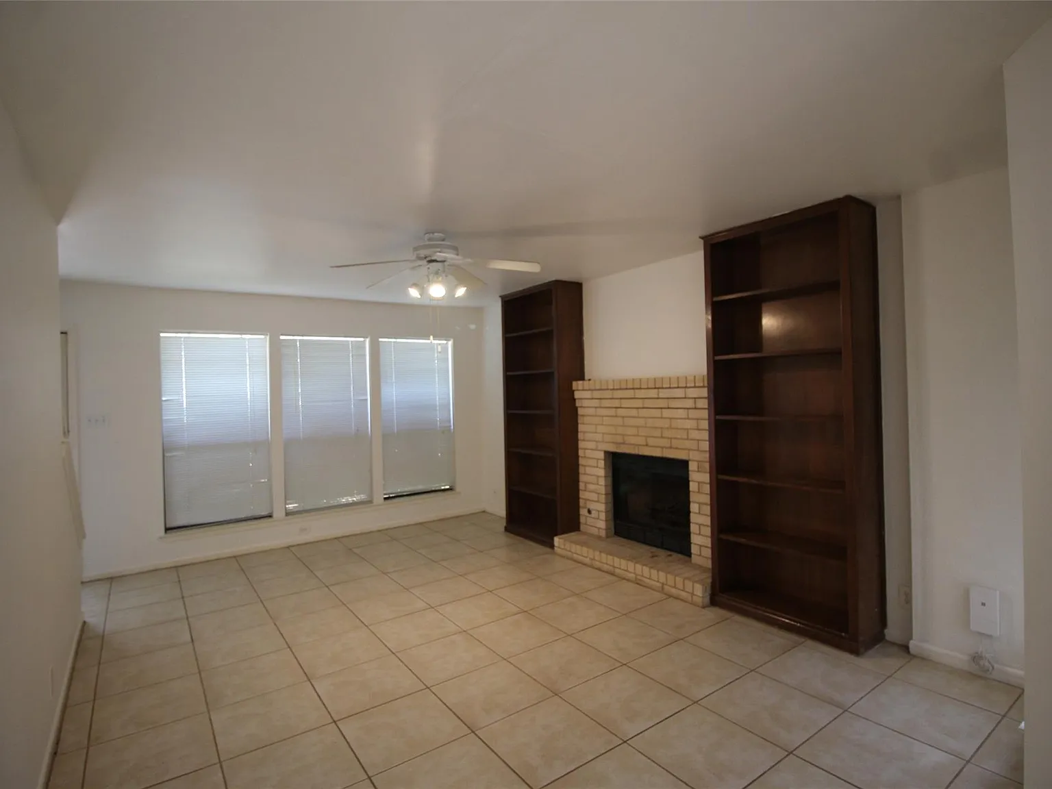 2 bed, 2.5 bath, 1200 sqft, $1,750 — Photo 2