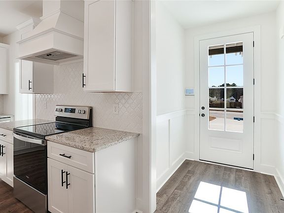 5th image of 118 Woodland Cir